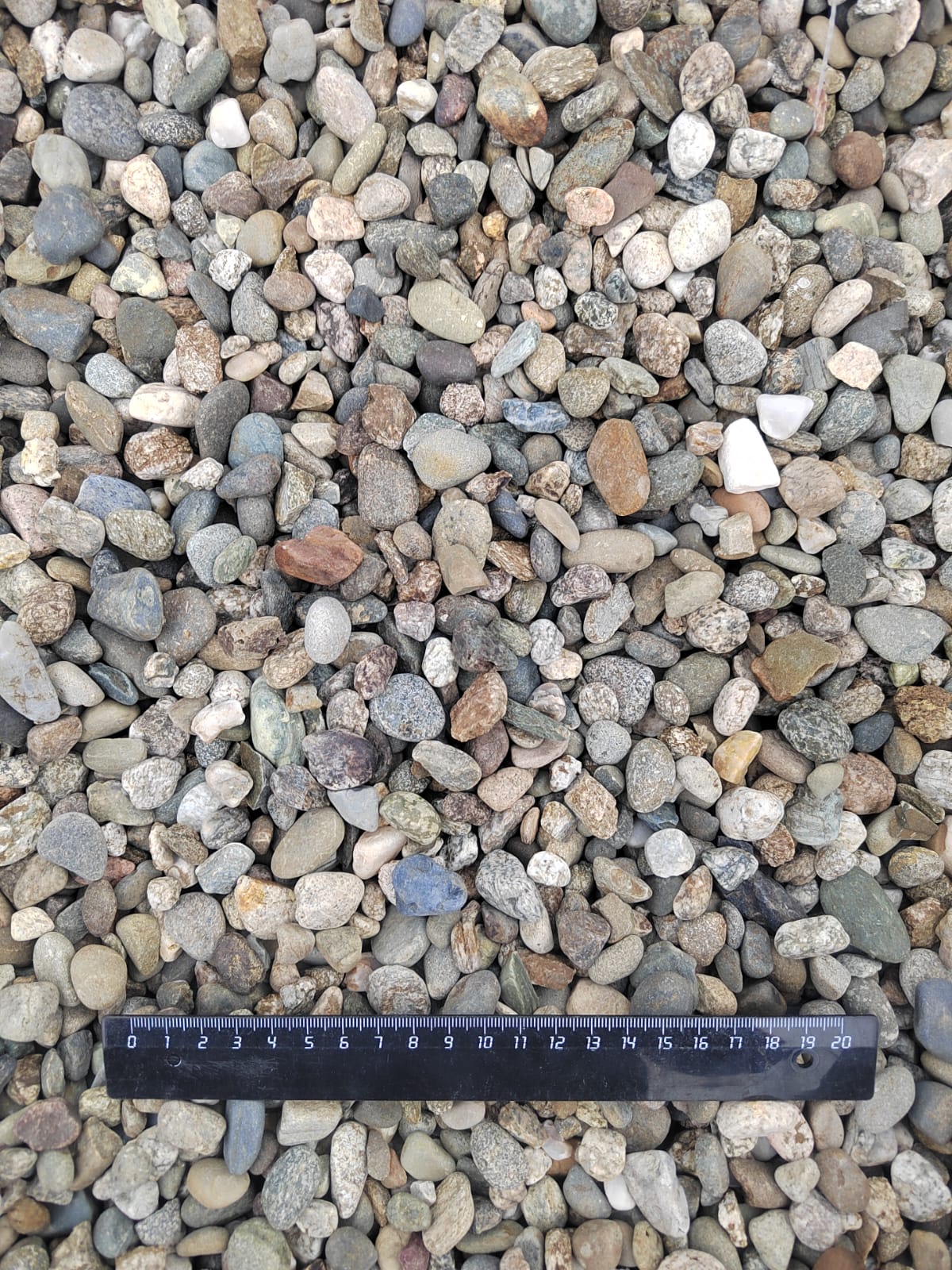 Галька речная окат (серая) фр.10-20 мм купить   в Липецке галька речная серая, серый, темно-серый, светло-серый, коричневый ландшафтная декоративная речная окатанная округлая галька 4000 руб/т   фото 