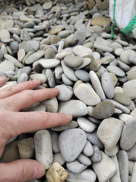 Галька черноморская фр. 40-70 мм.  купить с доставкой в Липецку фото 