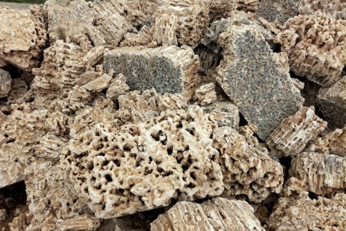  Крымский природный меотис фр. 100-500 мм.  купить в Липецке меотис бежевый рыжий молочный желтый ракушечник 4 500 руб/т   фото 