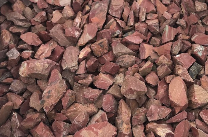  Щебень крошка красный (ЯШМА) фр. 20-40 мм.  купить  в Липецке яшма красный, бордовый декоративный ландшафтный щебень 6 600 руб/т   фото 