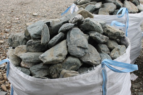  Гранит скальник (серо-зеленый) фр. 100-500 мм.  купить в Липецке гранит зеленый, серый, салатовый крупный ландшафтный валун 6 000 руб/т   фото 