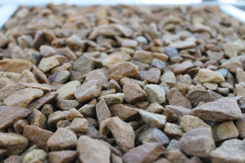  Щебень крошка желтый (песчаник) фр. 20-40 мм.  купить  в Липецке песчаник бежевый рыжий каменная крошка песчаника 7 200 руб/т   фото 