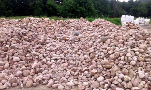  Розовый валунчик фр.100-300 мм.  купить в Липецке крупный природный камень розовый, серый молочный красный речной галечник природный 7850 руб/т   фото 