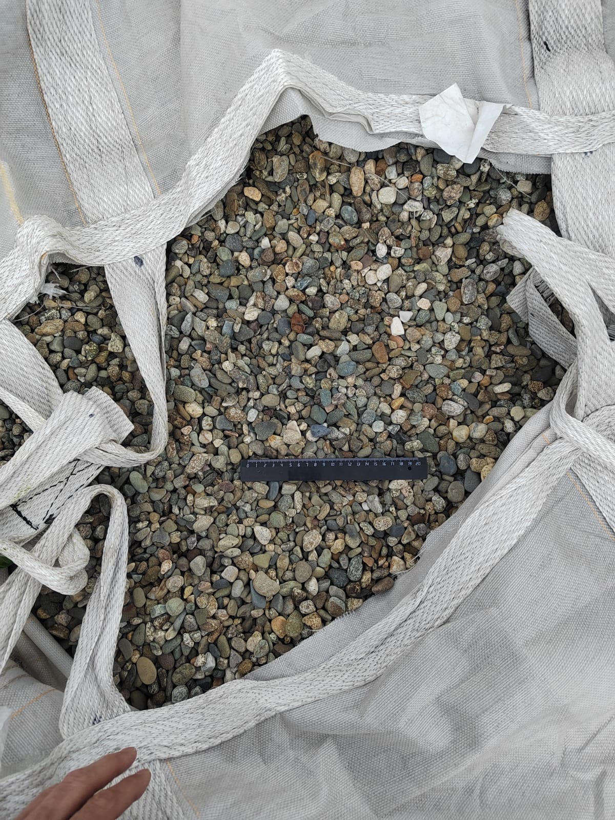  Галька речная окат (серая) фр.10-20 мм купить   в Липецке галька речная серая, серый, темно-серый, светло-серый, коричневый ландшафтная декоративная речная окатанная округлая галька 4000 руб/т   фото 