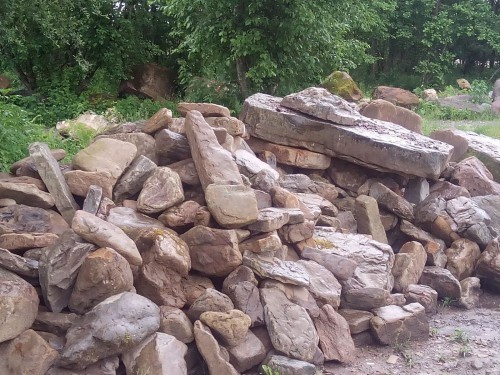 Песчаник декоративный ландшафтный (фр. 300-500 мм)  купить  в Липецке песчаник желтый рыжий серый зеленый валун речной окатанный природный песчаника 4 500 руб/т   фото 