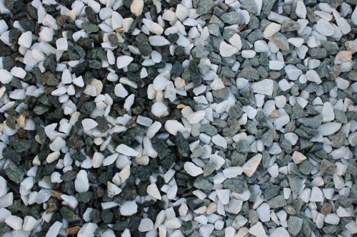  Мраморная крошка (щебень крошка микс: белый-зеленый) фр. 10-20 мм.  купить  в Липецке мрамор белый, зеленый каменная ландшафтная декоративная крошка щебня 9500 руб/т   фото 