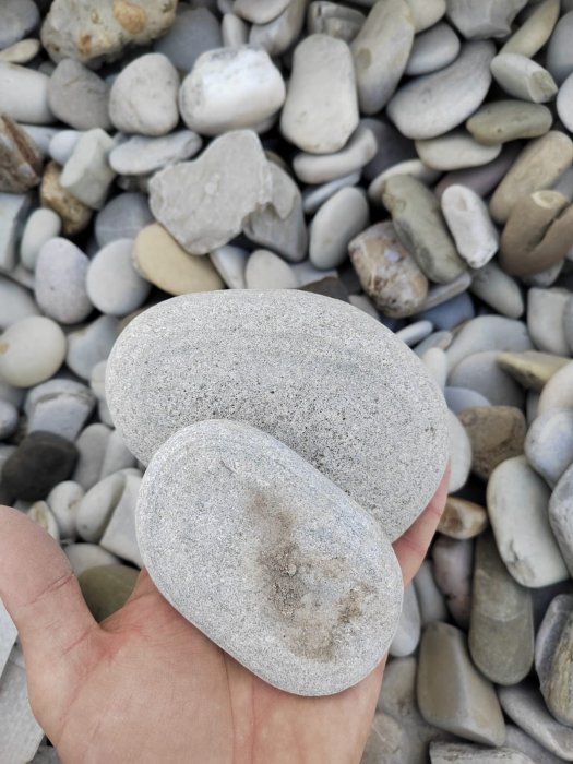 Галька черноморская фр. 50-100 мм.  купить с доставкой в Липецку фото 