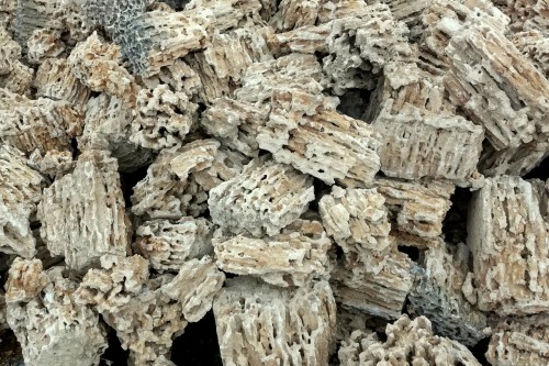 Крымский природный меотис фр. 100-500 мм.  купить в Липецке меотис бежевый рыжий молочный желтый ракушечник 4 500 руб/т   фото 