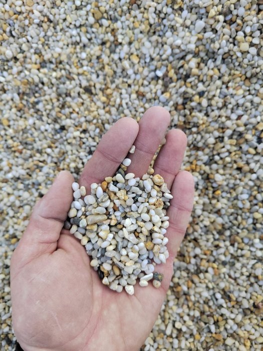 Галька крымская жемчужная фр. 3-5 мм.  купить с доставкой в Липецку фото 