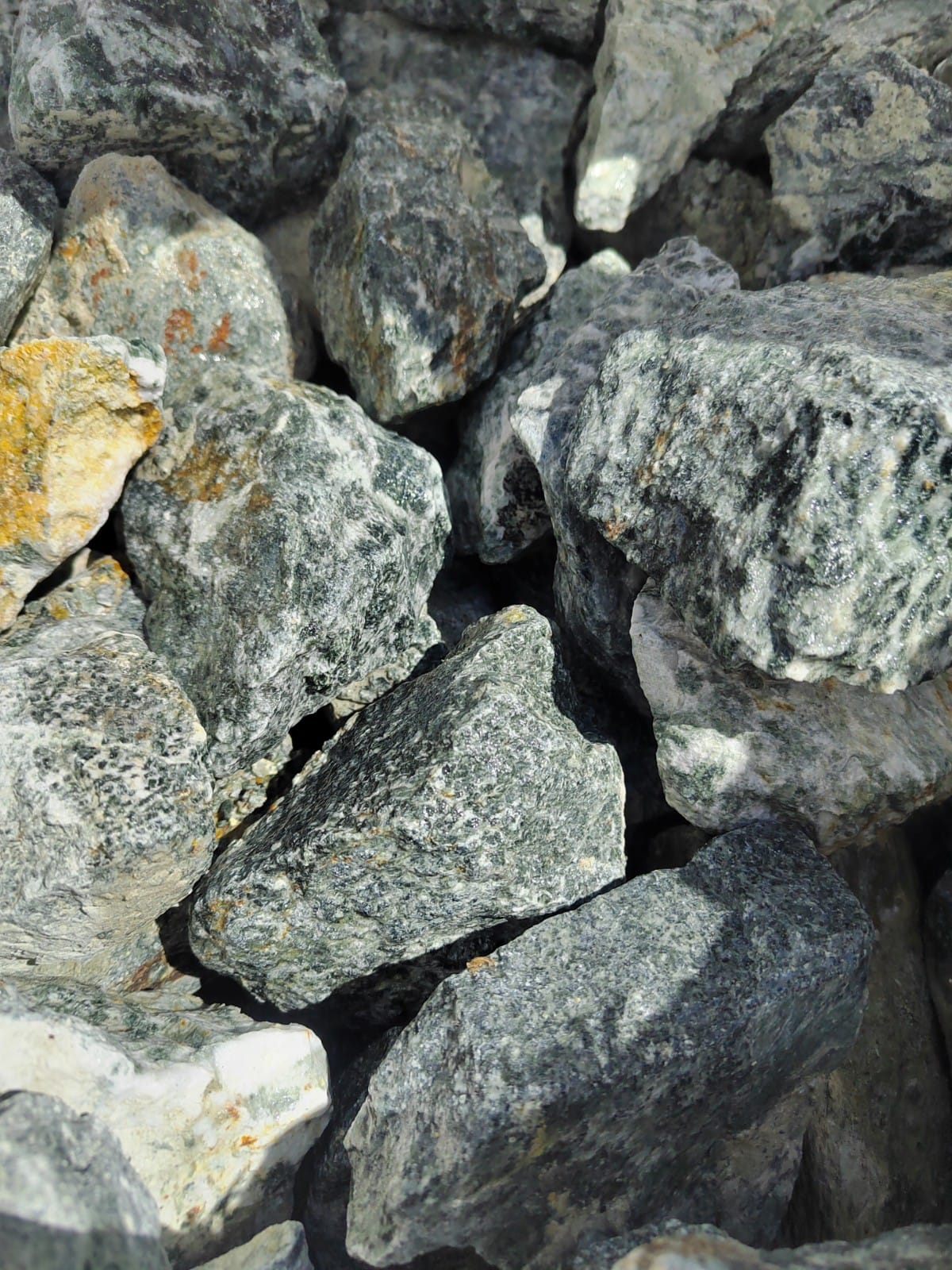 фото Галтованный жадеит (фр. 70-100 мм)  купить в Липецке в интернет-портале 