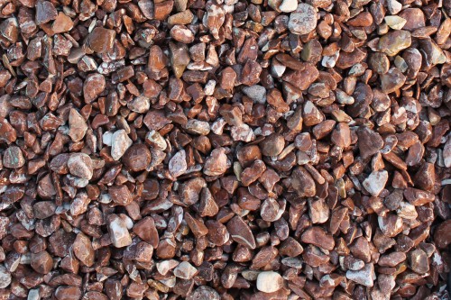 Розовая мраморная галька (щебень галтованный розовый) фр.40-70 мм.  купить  в Липецке мрамор розовый, красный галтовка мраморная щебня 13500 руб/т   фото 