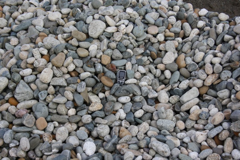  Галька речная окат (серая) фр.40-60 мм купить   в Липецке галька речная серый бежевый рыжий коричневый округлый речной камень 4000 руб/т   фото 