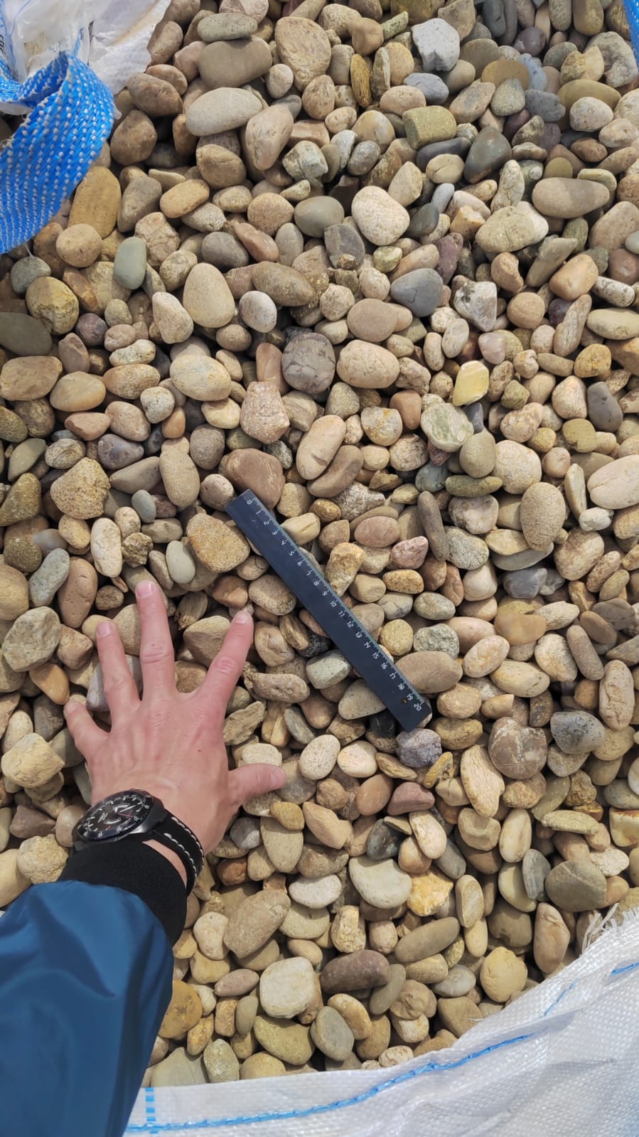  Галька речная окат рыжая фр. 20-40 мм. купить   в Липецке галька речная окатанная рыжая желтая серая округлая речная галька 4000 руб/т   фото 