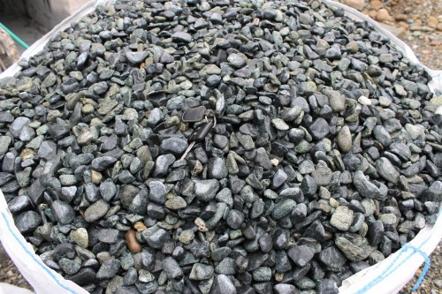  Зеленая галька (щебень галтованный зеленый змеевик) фр. 20-40 мм.  купить  в Липецке мрамор зеленый, салатовый оголтованный щебень мраморный 12 500 руб/т   фото 