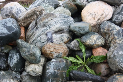  Ландшафтные валунчики фр.100-500 мм.  купить в Липецке крупный природный камень серый, темно-серый, светло-серый речной валун крупный 4800 руб/т   фото 