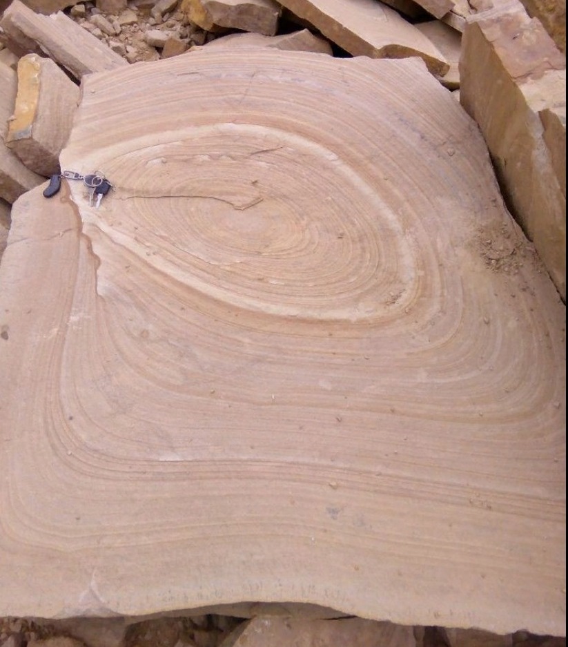 Форматный камень (плаха) пошаговая дорожка от 70-150 см (4 -12 см)  купить  в Липецке плитняк  форматный плаха желтый песчаник 9 000 руб/т   фото 