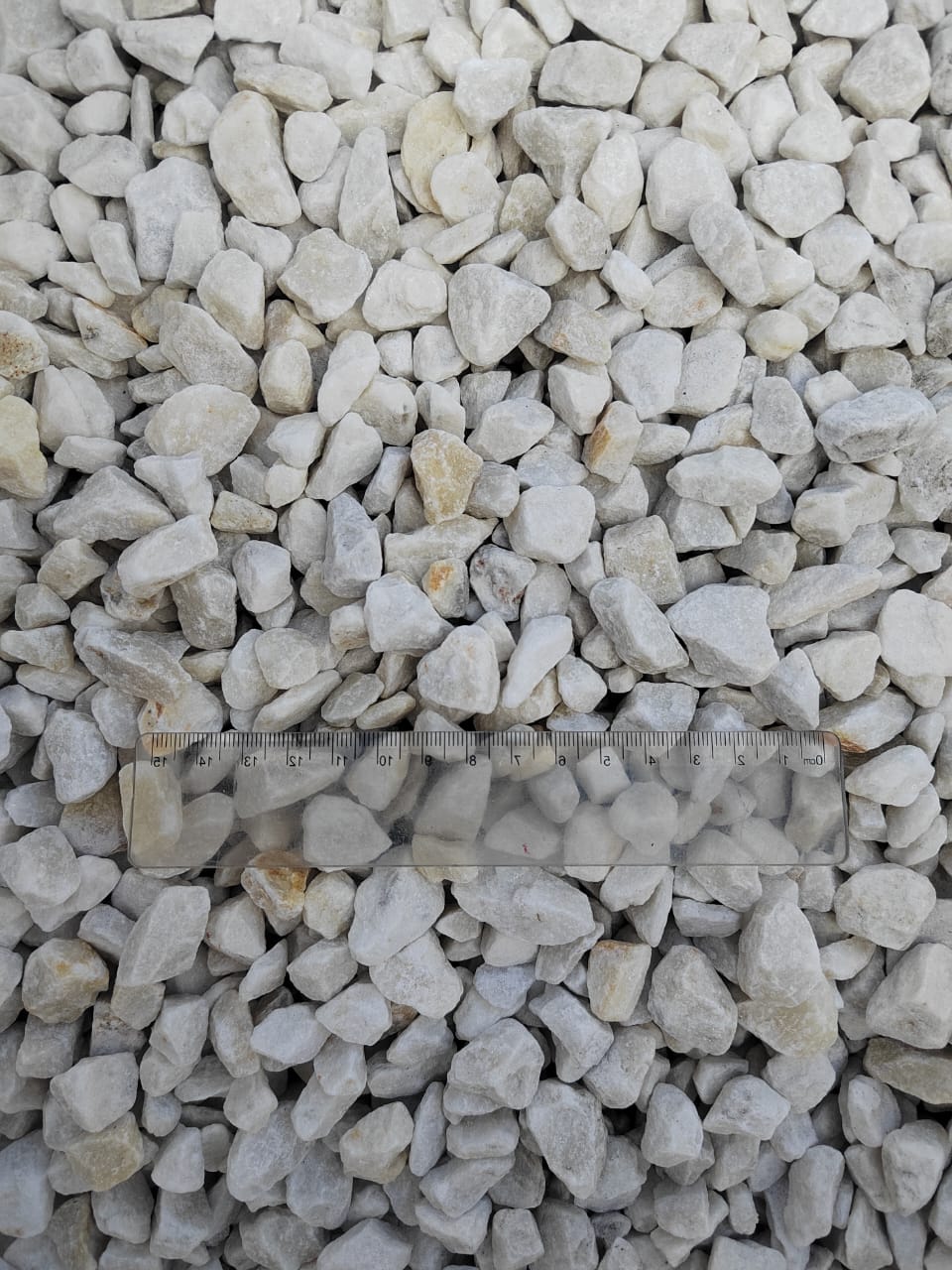  Мраморная крошка, щебень, цвет-белый, фр. 10-20 мм.  купить  в Липецке мрамор белый, молочный айвори каменная ландшафтная декоративная крошка шебня 9500 руб/т   фото 