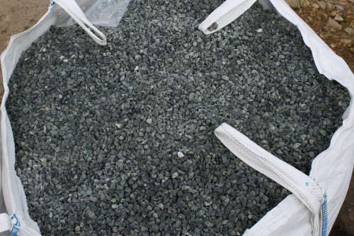  Щебень крошка зеленый (змеевик) фр. 10-20 мм.  купить  в Липецке змеевик зеленый, салатовый декоративная ландшафтная каменная крошка щебня 7 200 руб/т   фото 