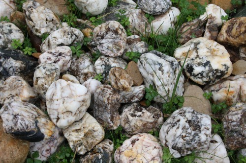  Кварцевый валунчик фр.100-300 мм.  купить в Липецке кварц белый, бежевый молочный рыжий крупный природный камень галечник 7850 руб/т   фото 