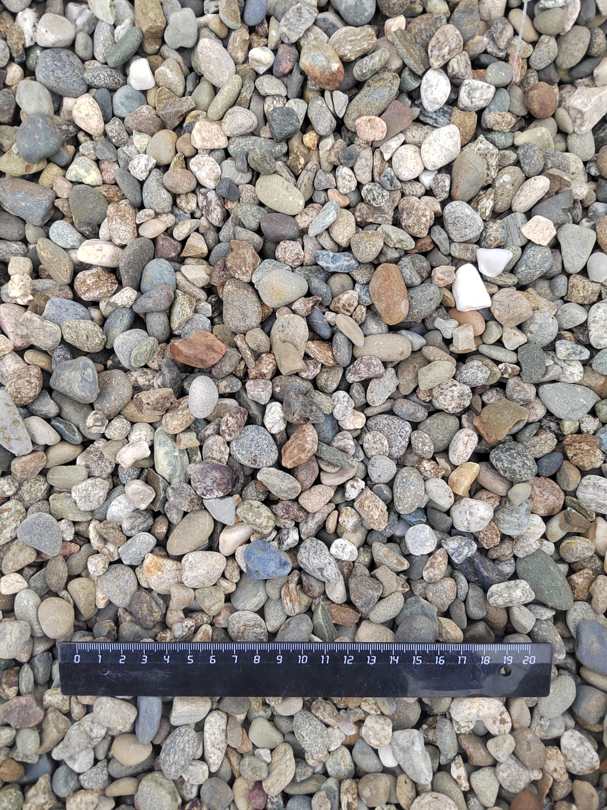  Галька речная окат (серая) фр.10-20 мм купить   в Липецке галька речная серая, серый, темно-серый, светло-серый, коричневый ландшафтная декоративная речная окатанная округлая галька 4000 руб/т   фото 
