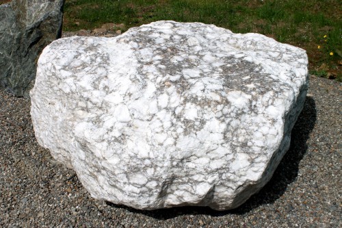  Мраморизированный известняк фр.500-1500 мм.  купить в Липецке    7 000 руб/т   фото 