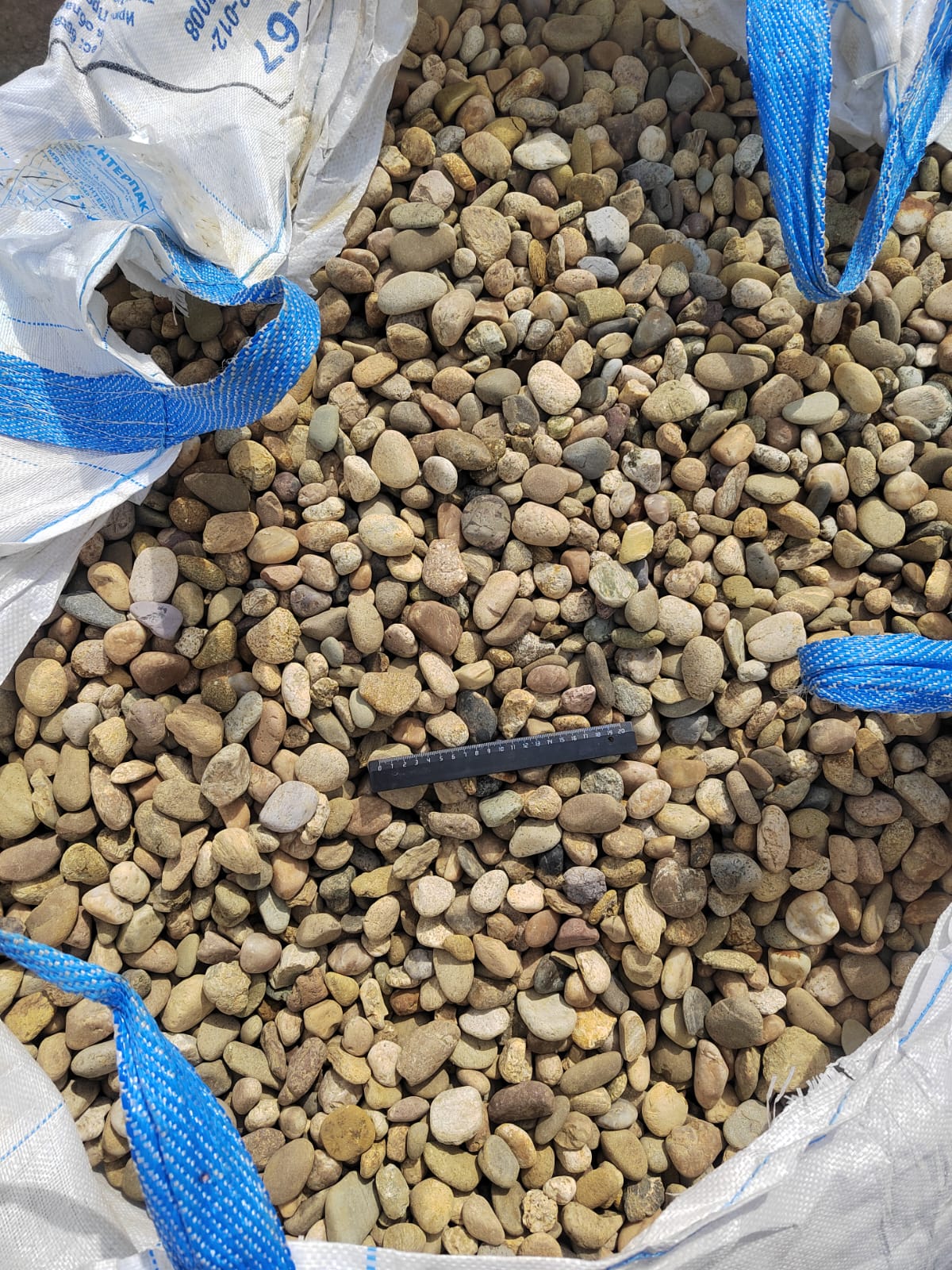  Галька речная окат рыжая фр. 20-40 мм. купить   в Липецке галька речная окатанная рыжая желтая серая округлая речная галька 4000 руб/т   фото 