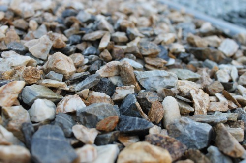  Мраморная крошка (щебень крошка медовый), фр. 10-20 мм.  купить  в Липецке песчаник бежевый, серый каменная ландшафтная крошка  9900 руб/т   фото 