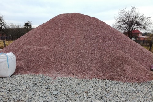  Мраморная крошка (щебень крошка розовый) фр. 5-10 мм.  купить  в Липецке мрамор розовый, красный щебень колотый ландшафтный декоративный  7700 руб/т   фото 