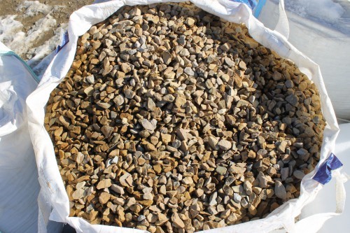  Щебень крошка желтый (песчаник) фр. 20-40 мм.  купить  в Липецке песчаник бежевый рыжий каменная крошка песчаника 7 200 руб/т   фото 