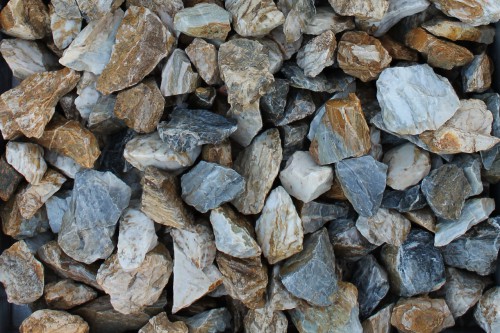  Мраморная крошка (щебень крошка медовый) фр. 20-40 мм.  купить  в Липецке мрамор бежевый рыжий желтый ландшафтная мраморная крошка 9900 руб/т   фото 
