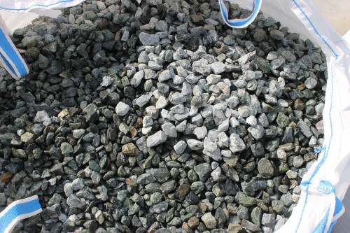  Щебень крошка зеленый (змеевик) фр. 20-40 мм.  купить  в Липецке мрамор зеленый, салатовый ландшафтная мраморная крошка 7 200 руб/т   фото 