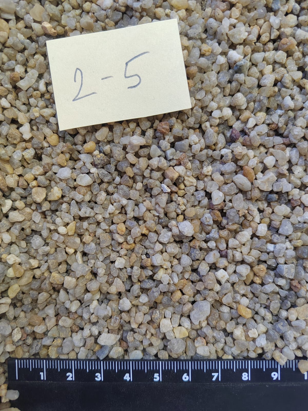 Кварцевый песок для площадок фр. 2-5 мм.  купить в Липецке фото 