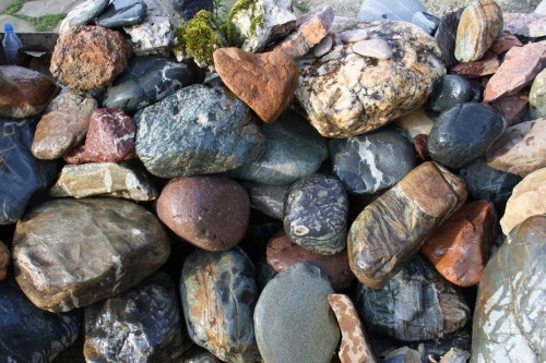  Ландшафтные валунчики фр.100-500 мм.  купить в Липецке крупный природный камень серый, темно-серый, светло-серый речной валун крупный 4800 руб/т   фото 