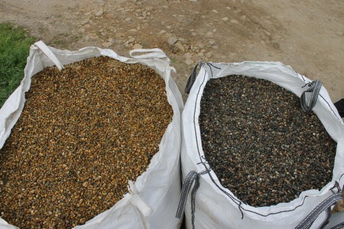  Галька окат (серо-желтая) фр.10-20 мм. купить   в Липецке галька серо-желтая, рыжая, серый речная окатанная округлая галька 4000 руб/т   фото 