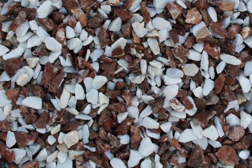  Мраморная крошка (щебень крошка микс: белый-розовый) фр. 10-20 мм.  купить  в Липецке мрамор белый, розовый каменный декоративный ландшафтный щебень 9500 руб/т   фото 