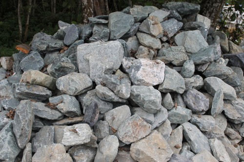  Гранит скальник (серо-зеленый) фр. 100-500 мм.  купить в Липецке гранит зеленый, серый, салатовый крупный ландшафтный валун 6 000 руб/т   фото 