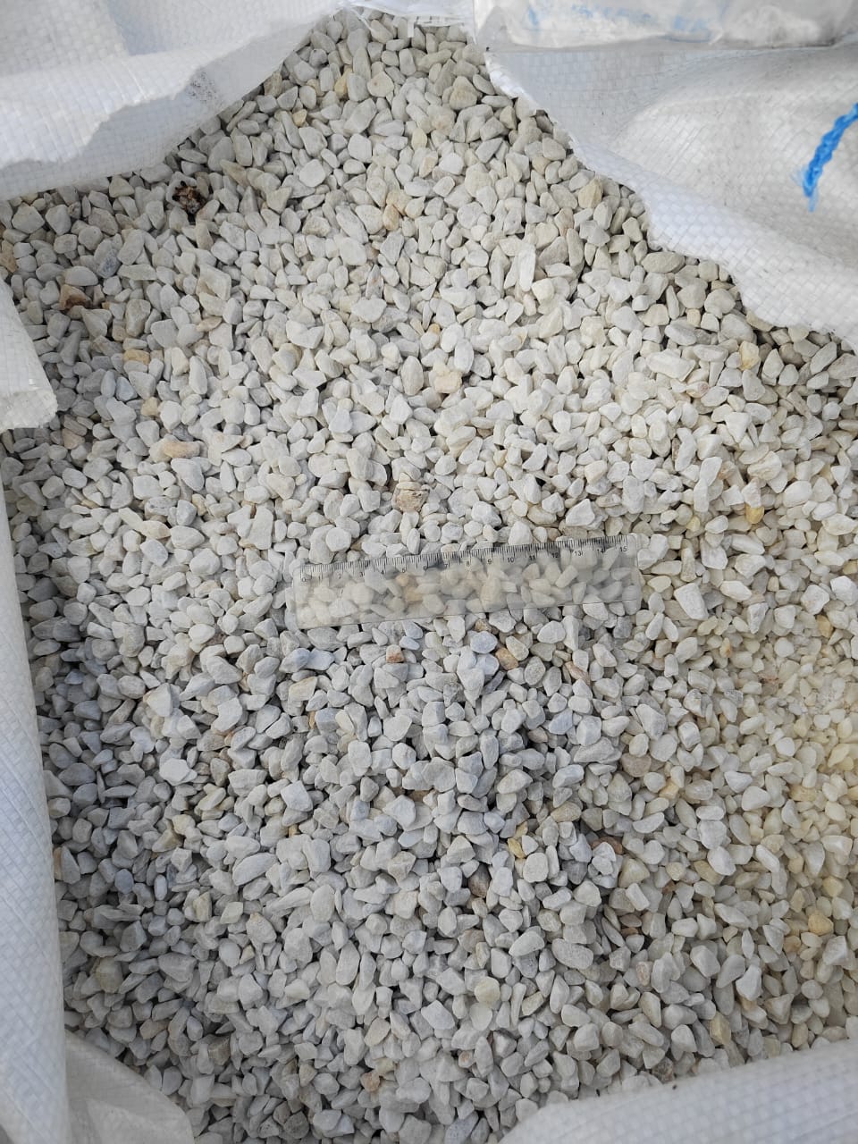  Мраморная крошка, щебень, цвет-белый, фр. 5-10 мм.  купить  в Липецке мрамор белый, айвори, молочный мраморная каменная крошка ландшафтная 9500 руб/т   фото 