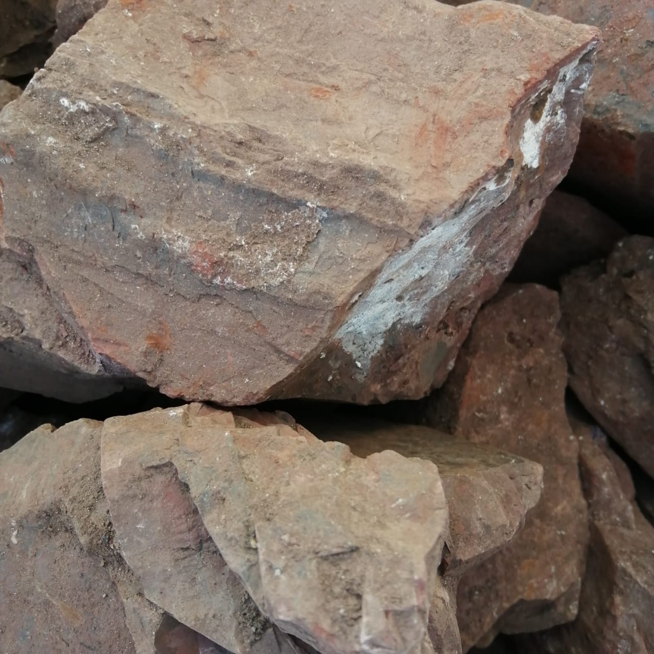 фото Яшма красная  (фр. 70-100 мм)  купить в Липецке в интернет-портале 