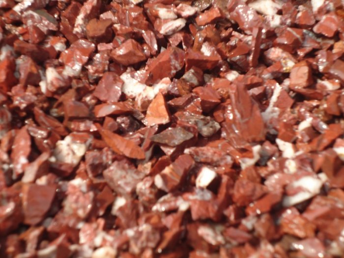  Щебень крошка красный (ЯШМА) фр. 5-10 мм.  купить  в Липецке крошка каменная яшмы красный, бордовый, темно-красный декоративная крошка ландшафтная каменная яшмоидная 6 600 руб/т   фото 