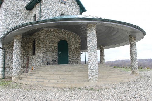 Kamenclub.ru: Галька речная плоская (бело-серая) фр. 100-200-300 мм. купить   в  Липецкегалька речная плоская серый, белый, бело-серый, серо-белый речная галька плоская  6000 руб/т   фото КАМЕНЬ КЛУБ