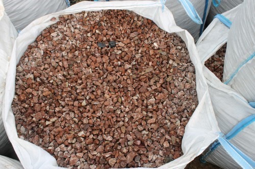  Мраморная крошка (щебень крошка розовый) фр. 10-20 мм.  купить  в Липецке мрамор розовый, красный каменная декоративная крошка ландшафтная 7700 руб/т   фото 
