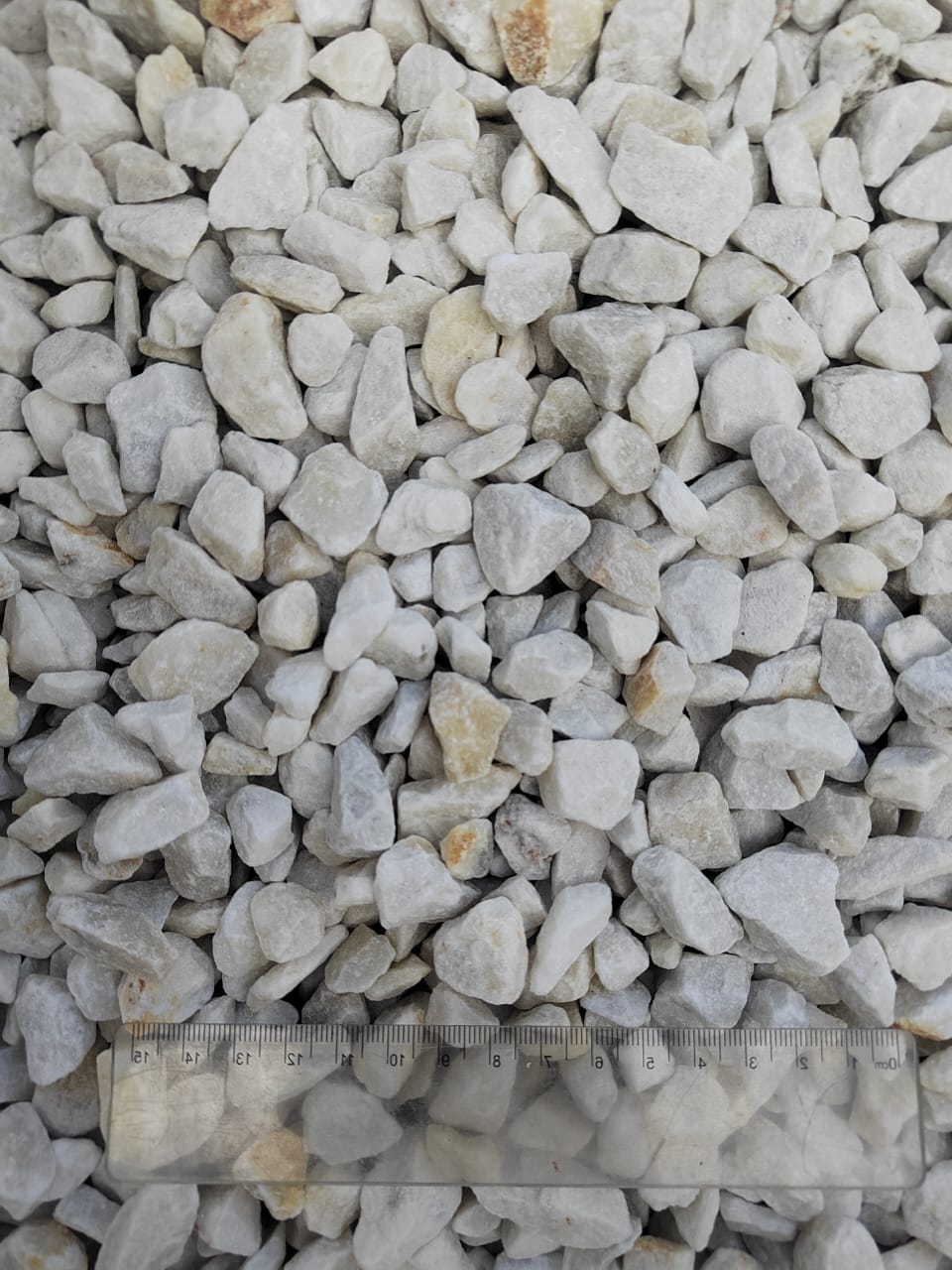 Мраморная крошка, щебень, цвет-белый, фр. 10-20 мм.  купить  в Липецке мрамор белый, молочный айвори каменная ландшафтная декоративная крошка шебня 9500 руб/т   фото 