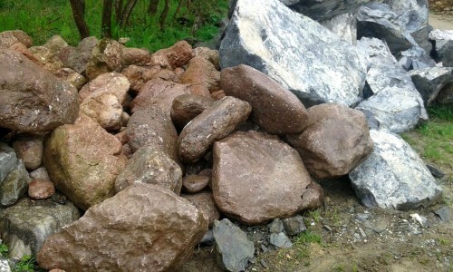  Конгломераты фр. 300-1000 мм.  купить в Липецке кварц мрамор диабаз коричневый, серый зеленоватый речной валун крупный 6500 руб/т   фото 