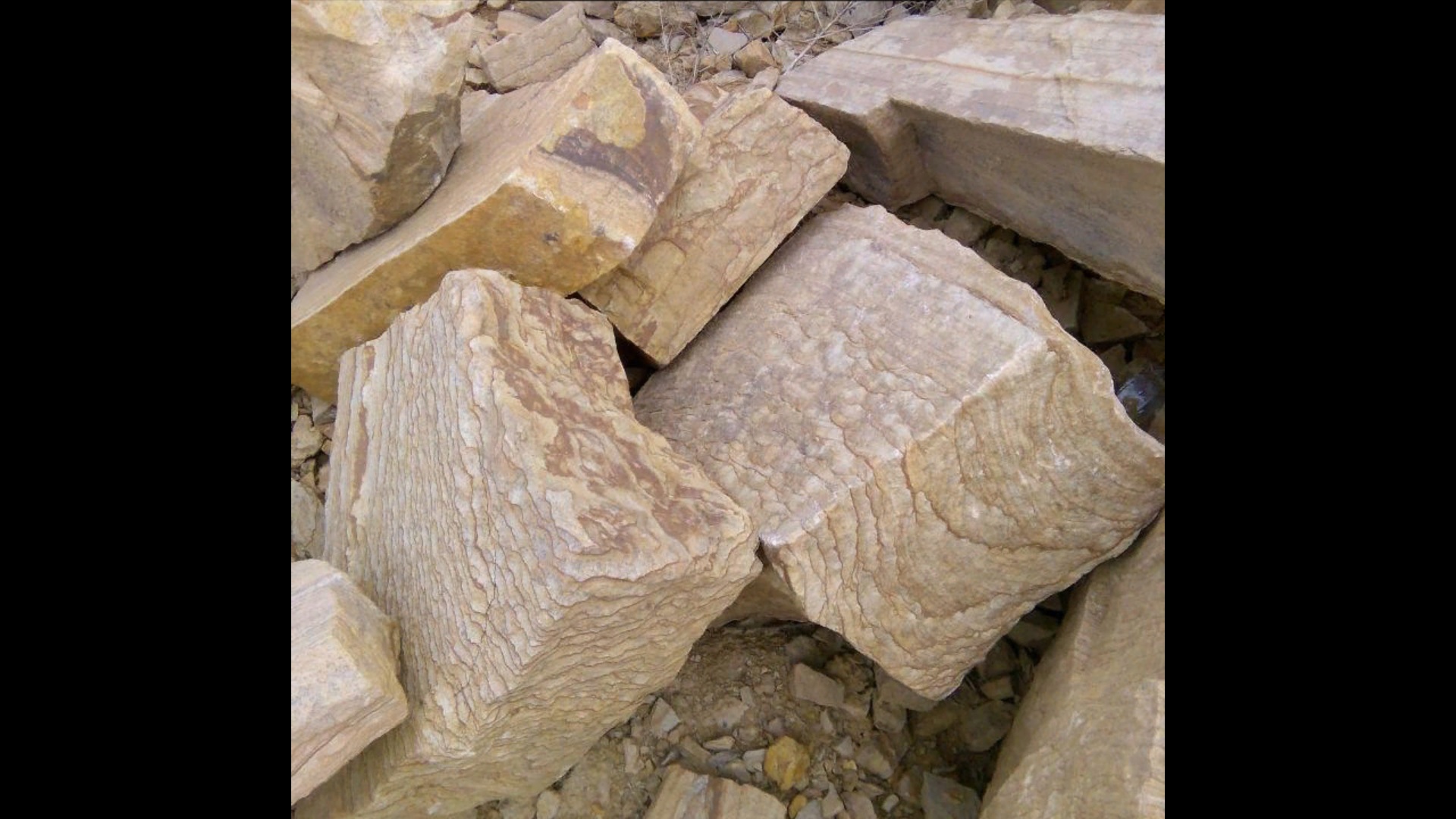 Песчаник пластушка желтый с рисунком (4-6 см)  купить  в Липецке плитняк пластушка желтый с рисунком песчаник 9 000 руб/м3   фото 