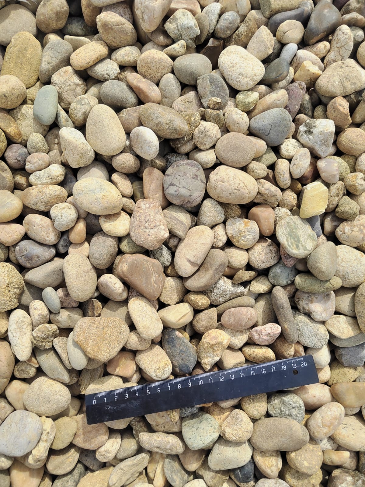  Галька речная окат рыжая фр. 20-40 мм. купить   в Липецке галька речная окатанная рыжая желтая серая округлая речная галька 4000 руб/т   фото 