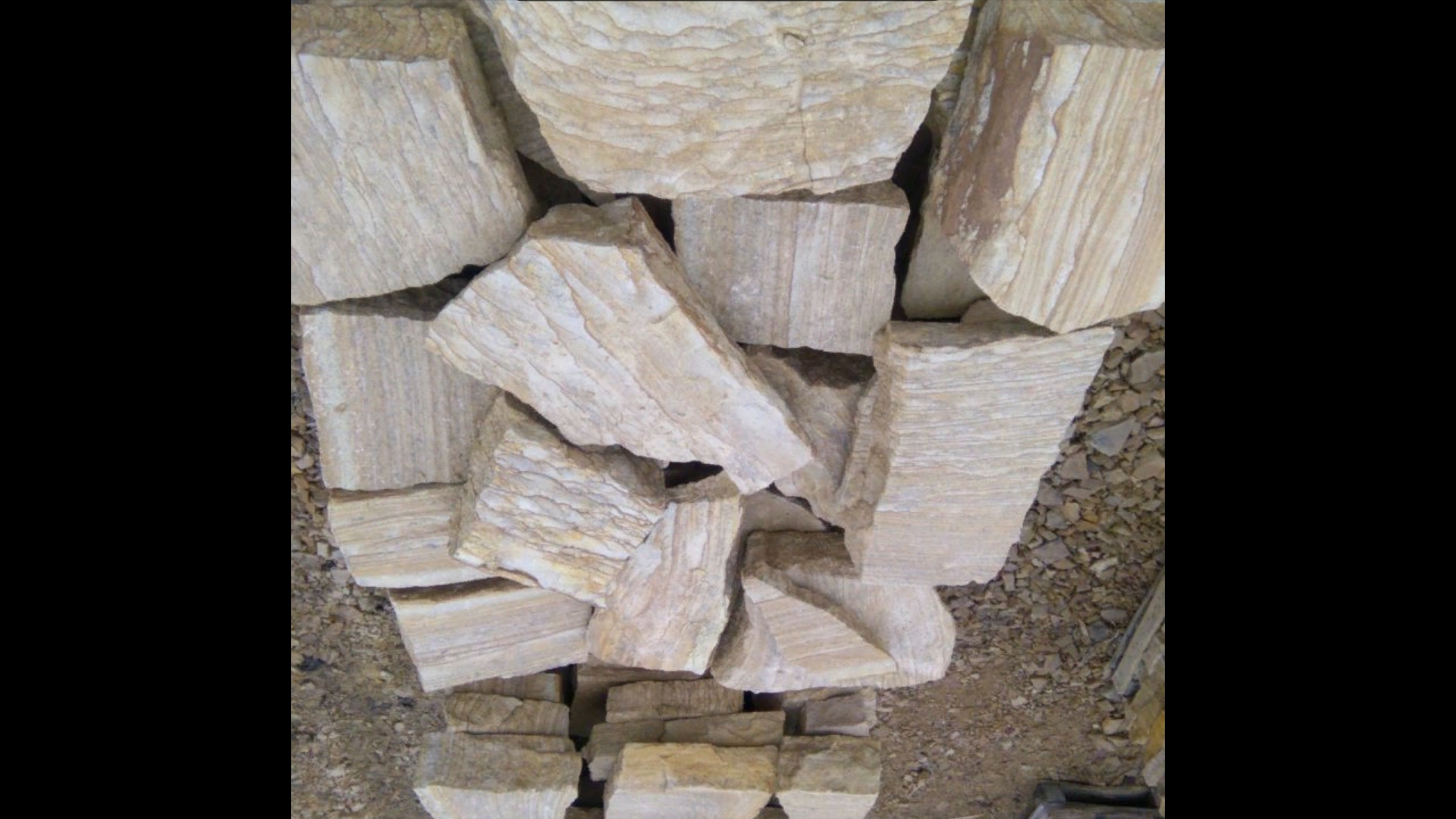 Песчаник пластушка желтый с рисунком (4-6 см)  купить  в Липецке плитняк пластушка желтый с рисунком песчаник 9 000 руб/м3   фото 