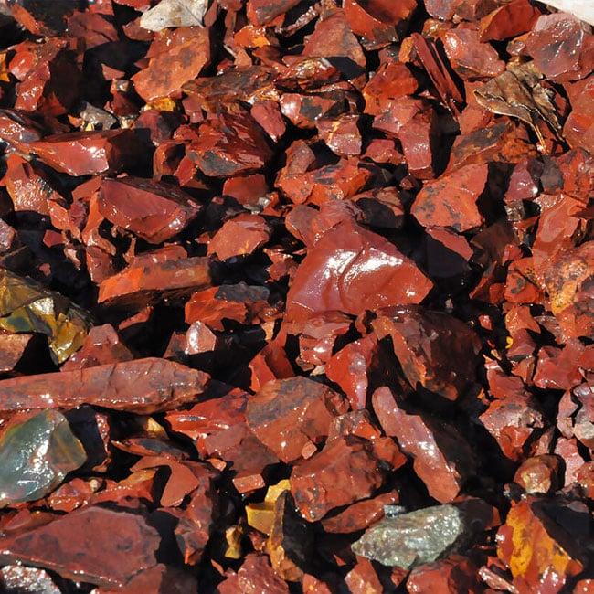  Щебень крошка красный (ЯШМА) фр. 10-20 мм.  купить  в Липецке яшма красный, бордовый, оранжевый, рыжий декоративный каменный ландшафтный щебень колотый 6 600 руб/т   фото 