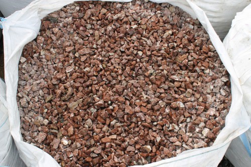 Мраморная крошка (щебень крошка розовый) фр. 20-40 мм.  купить  в Липецке мрамор розовый, красный мраморная крошка декоративная 7700 руб/т   фото 