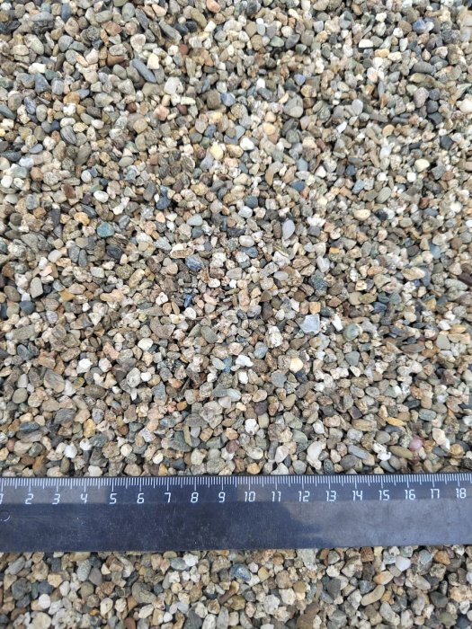  Галька речная окат (серая) фр.3-5 мм купить   в Липецке галька речная серая бежевый темно-серый окатанный речной камень округлый 8000 руб/т   фото 