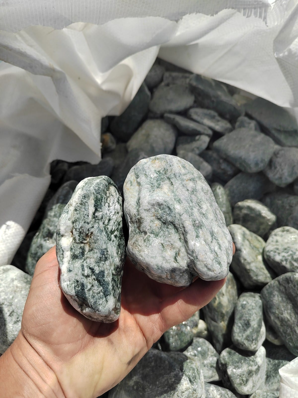 фото Галтованный жадеит (фр. 70-100 мм)  купить в Липецке в интернет-портале 